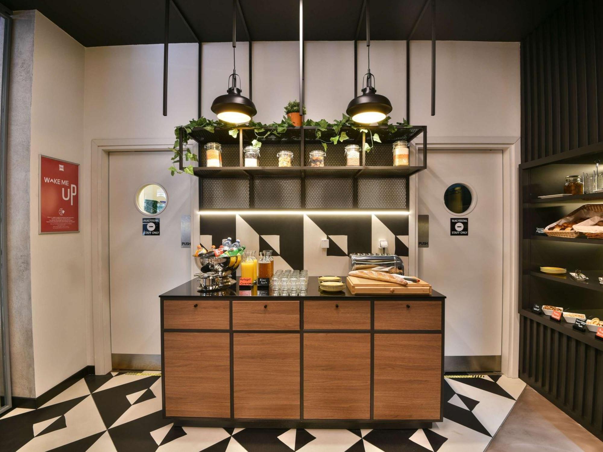 Ibis Baku City Kültér fotó